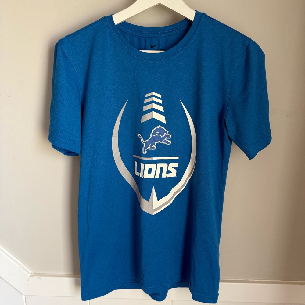 Nike dryfit Lion Shirt Men’s Small